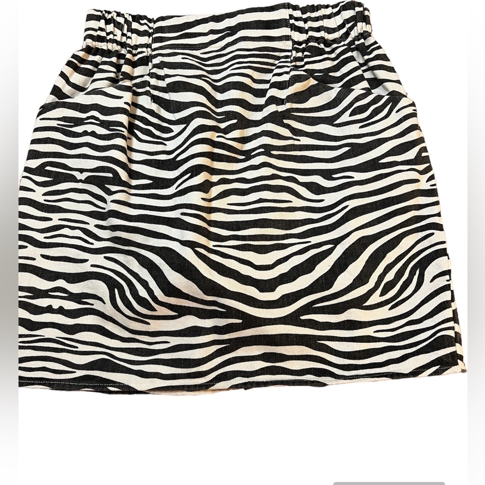 Zebra print skirt‎